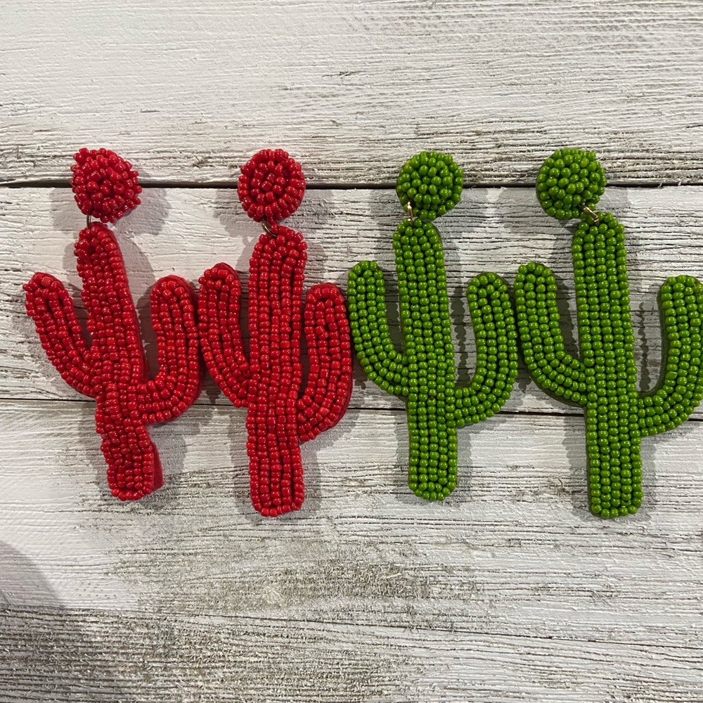 Cactus beaded earrings 🌵